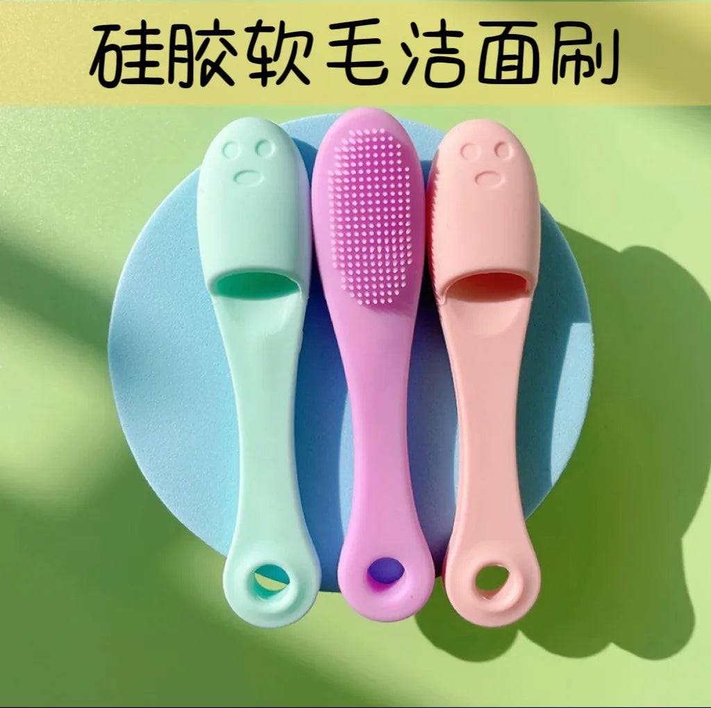 Soft Finger Toothbrush for Dogs & Cats – Tear Stain & Eye Cleaning Tool